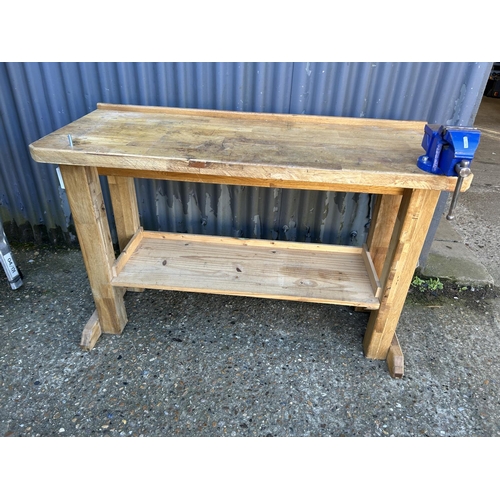 384 - Workbench with Clarke vice  116x46x 70