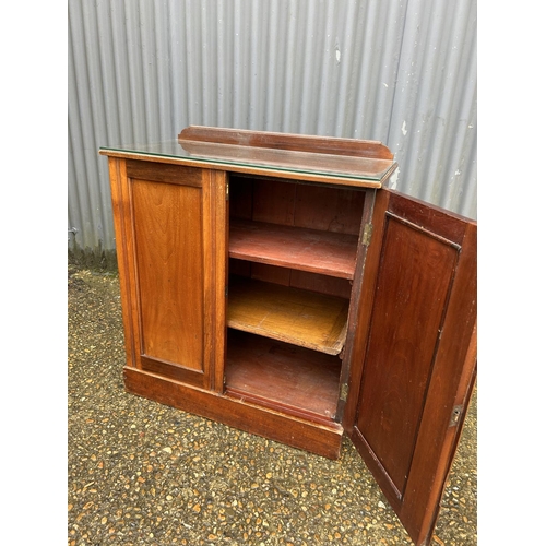 68 - A small Edwardian mahogany two door cupboard 77x 40x80