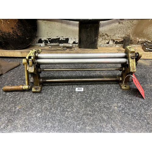 422 - A manual sheet metal roller (width of rollers 40 cm)