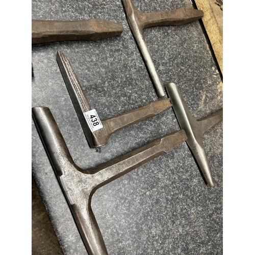 438 - 6 large T shaped Anvil stakes, largest 40cm