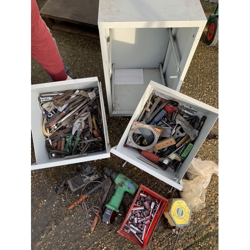 470 - Metal cabinet with tools, sockets, drillbits and reamers