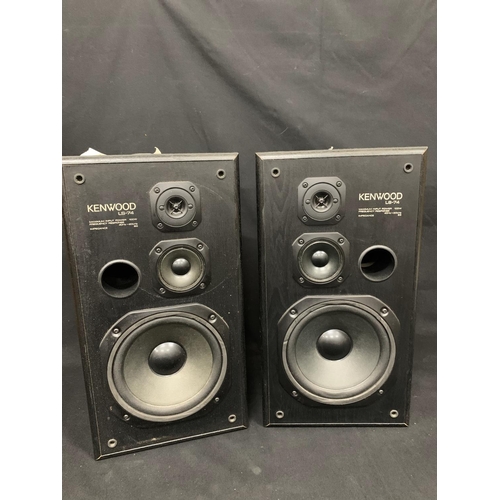 555 - Pair 100w Kenwood Speakers, 27 x 22 x 50cms