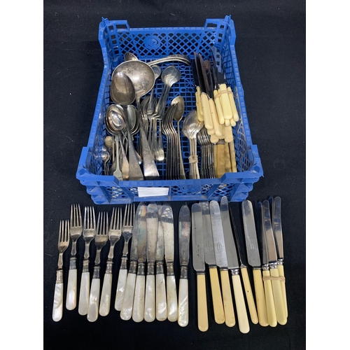 602 - Collection of cutlery