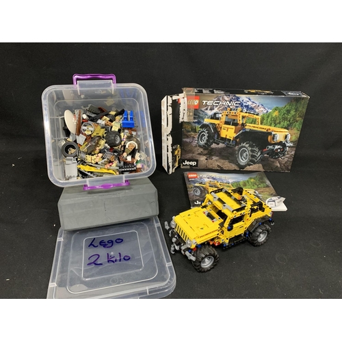 629 - Lego Technic Jeep and 2kg box of Lego