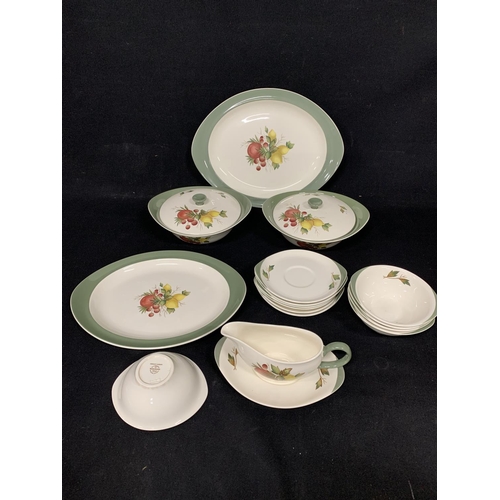 1040 - Wedgwood Covent Garden part dinnerware - 17 pieces vgc