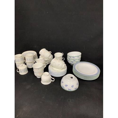 1042 - Wedgwood Galaxy Teaware, Floral Teaware and Villeroy &/Boch Breakfast Ware vgc (2)