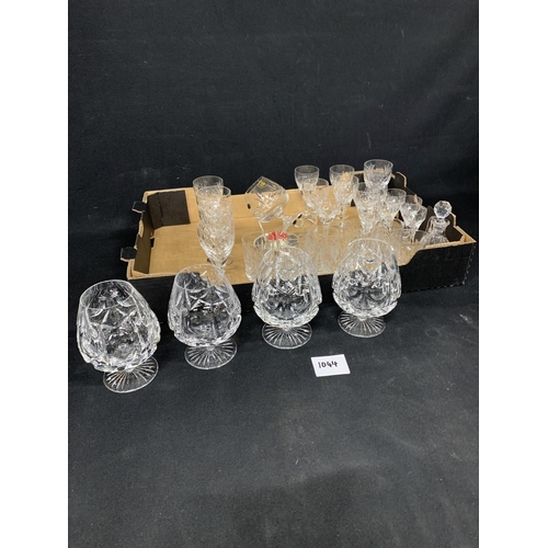 1044 - Tray of cut drinking glasses including 4 large Brandy glasses