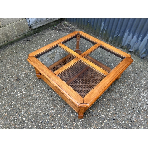 281 - A square cherrywood coffee table with four glass panels 90x90 x40