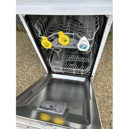 115 - A Bosch slimline dish washer