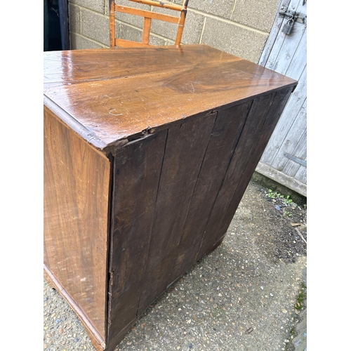 24 - A Georgian style oak chest of four drawers 88x47x100