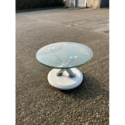 277 - A retro swivel to expand circular glass coffee table