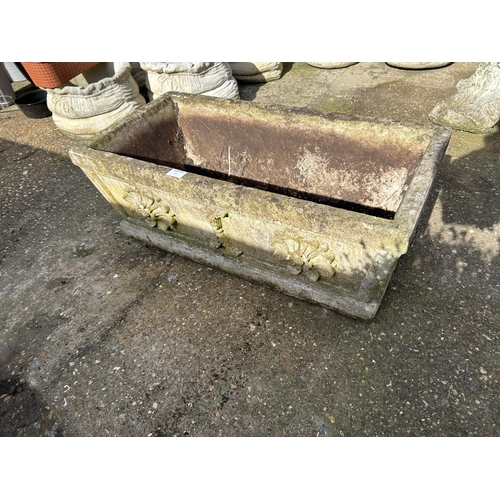 310 - A large concrete garden trough 80x40 x30