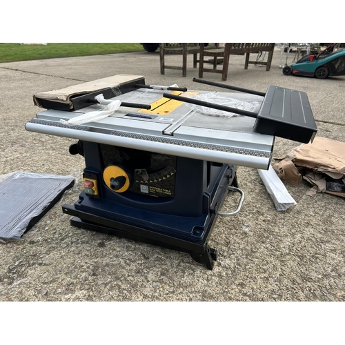 367 - A PRO table saw with fold out legs and all guides