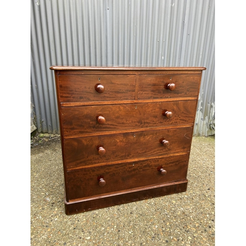 39 - A high quality Victorian mahogany chest of drawers labelled to the back HEAL & SONS 107x50x107