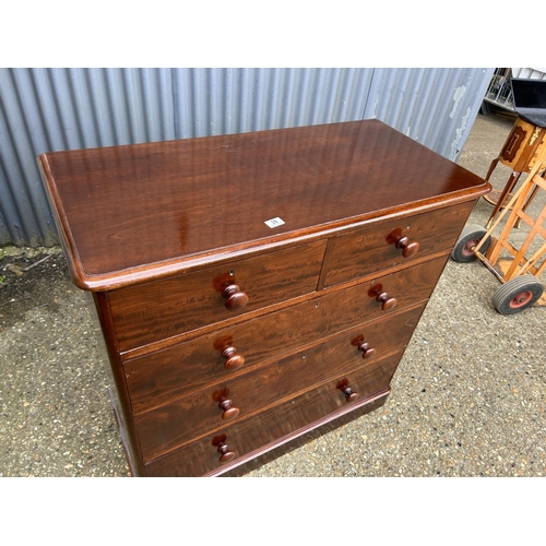 39 - A high quality Victorian mahogany chest of drawers labelled to the back HEAL & SONS 107x50x107