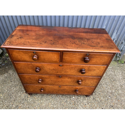 41 - A Victorian mahogany chest of five drawers 107x45x100