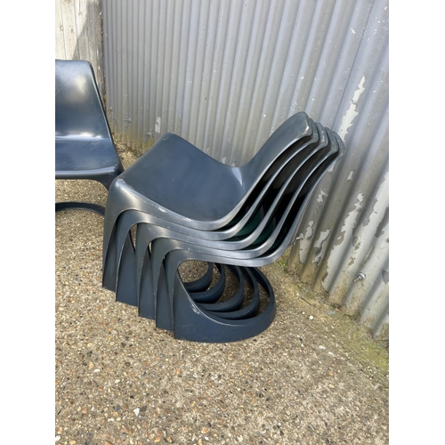 71 - A set of dark blue plastic cantilever chairs in the style of Vaness Panton - Marked CADO, Made in NO... 