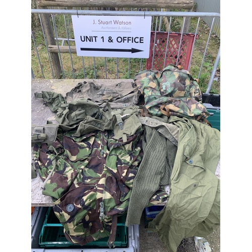 399 - Camouflage items and rucksack