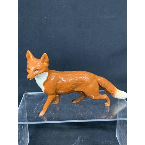 578 - Beswick Fox in gloss finish, length 20cms