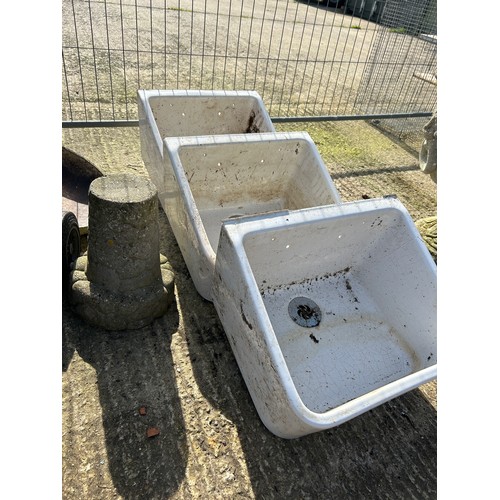 320G - Three lab sinks 47 x40x38