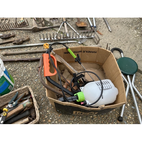 125 - Landscaping rake and 25 other garden tools, together with two boxes and a tub of smaller tools