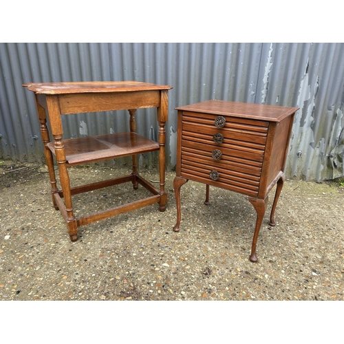 186 - An oak occasional table together with an oak chest of three