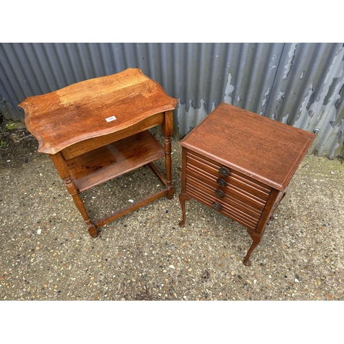 186 - An oak occasional table together with an oak chest of three