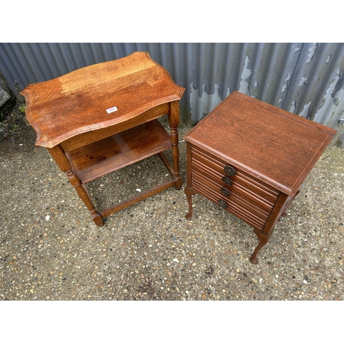 186 - An oak occasional table together with an oak chest of three