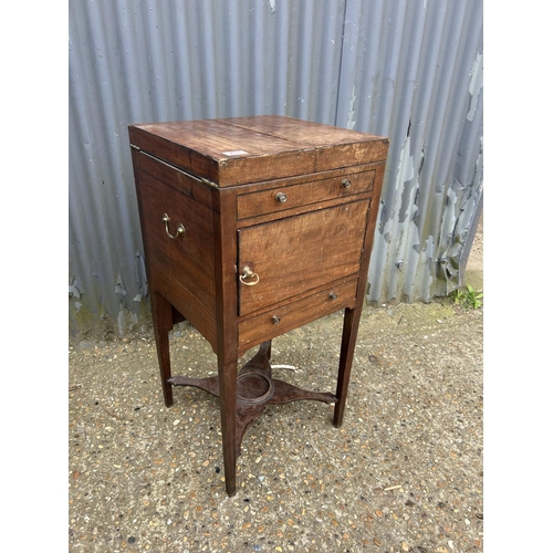 211 - Georgian mahogany washstand