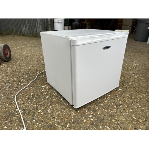 25 - Fridgemaster counter top fridge