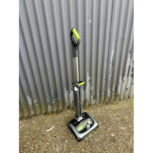 31 - G tech cleaner with charger