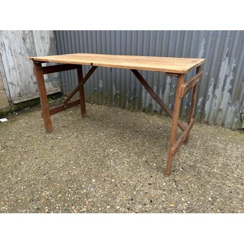 46 - A vintage folding trestle table 136x38