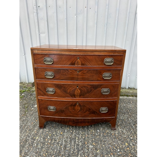 5 - A small Georgian bow fronted chest of drawers  74x 45x77