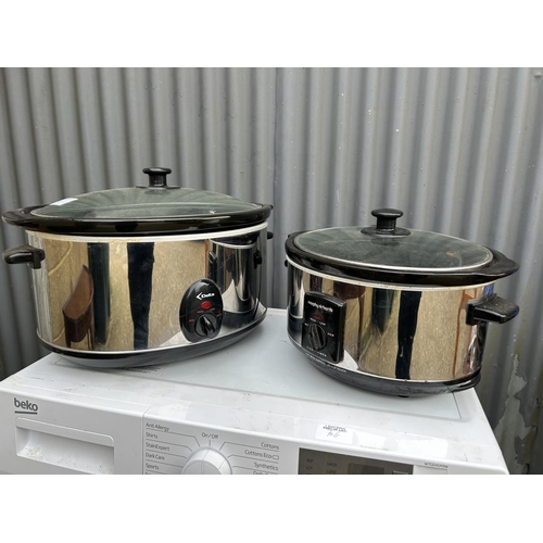 70h - Two cooking pots