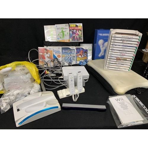 711 - Wii games and accessories