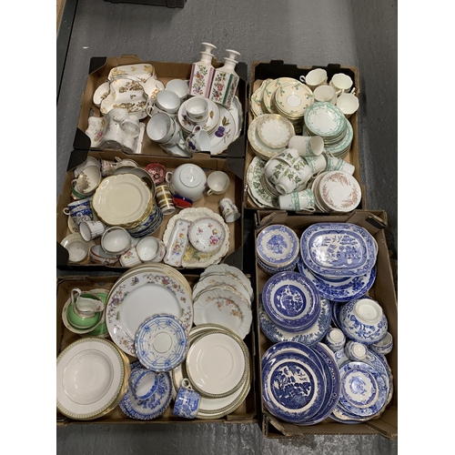 792 - Five trays of assorted decorative china