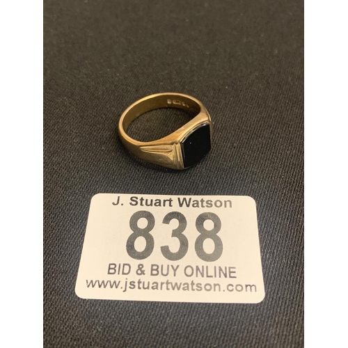 838 - Hallmarked 9ct Gold Gents Jet Signet Ring size T, gross weight 7.3 gms