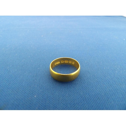 866 - Hallmarked 22ct Gold Wedding Ring, Size M, weight 3.6 gms