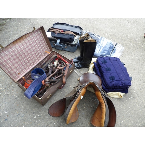 992 - Saddle, 2 Numnahs, travel boots, case of riding clothing, pair of leather boots size 5 and case of t... 