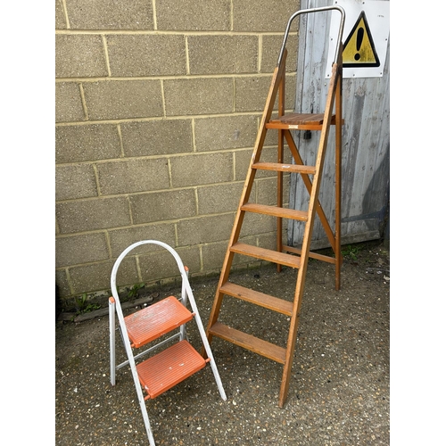 106 - Wooden steps and step ladder