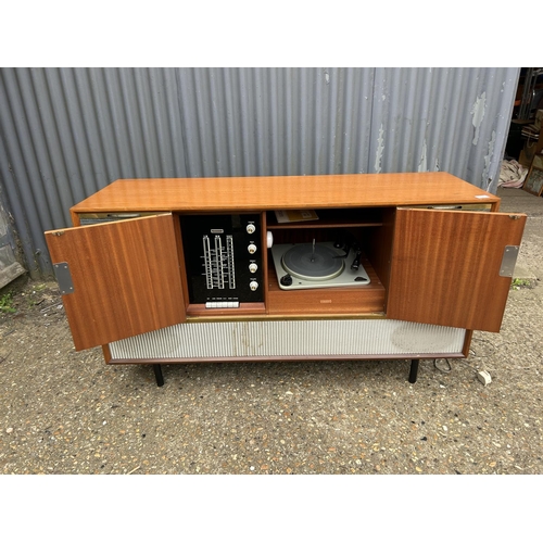 137 - A vintage DECA teak cased radiogram 136x46 x77