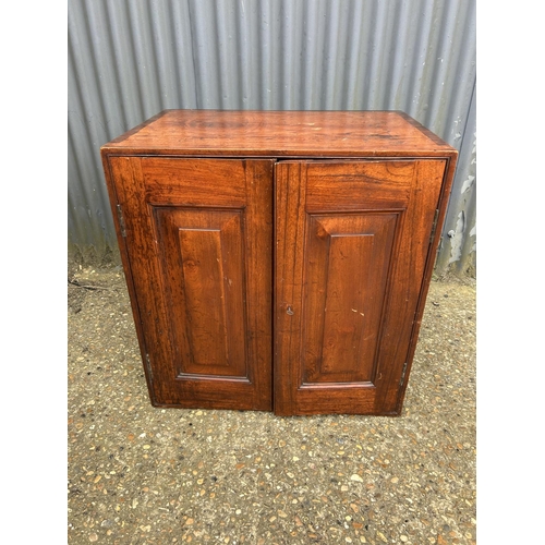 148 - An Edwardian mahogany two door artists cabinet with four slides 72x50 x27