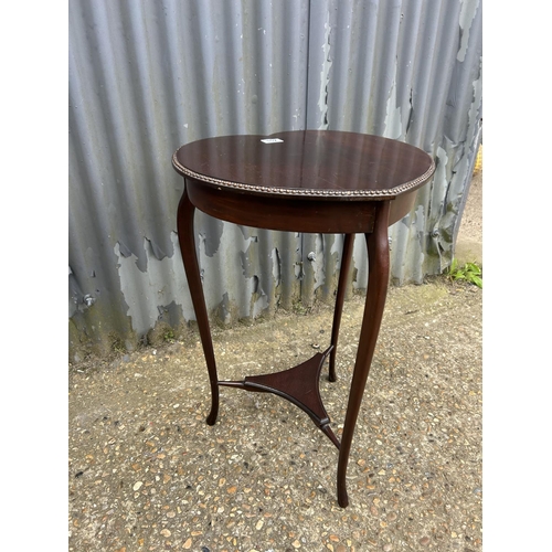 152 - An unusual heart shaped mahogany occasional table