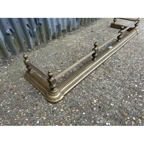 157 - Brass fender 135cm wide