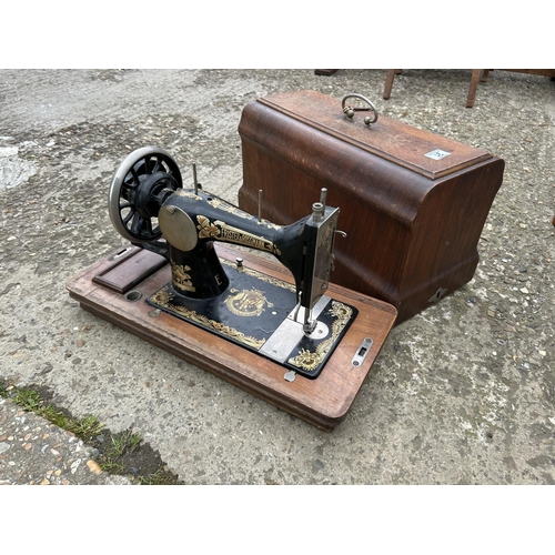 21 - Frister Rossman sewing machine