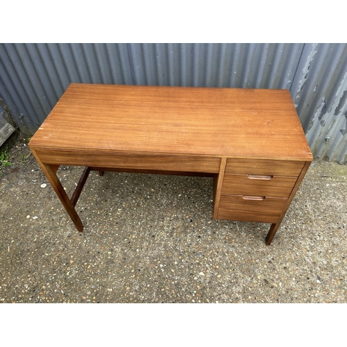 211 - A modern teak kneehole desk 115x50x72