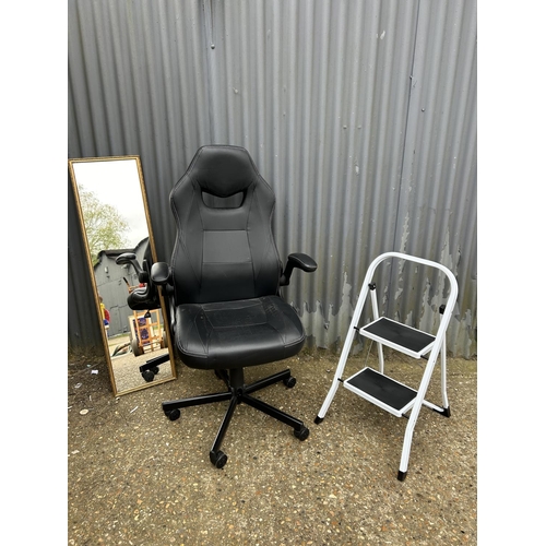 221 - Black leather desk chair, mirror and steps