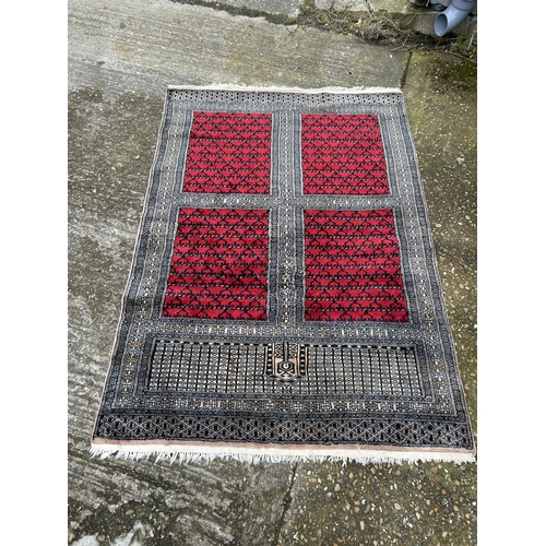 226 - A red and gold pattern rug 180x125