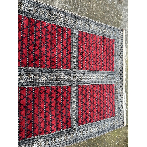 226 - A red and gold pattern rug 180x125