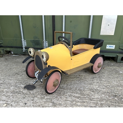 284 - A vintage brum pedal car 90x30